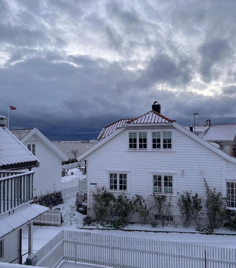 Nevlunghavn Gjestgiveri Hotel Larvik Exterior foto